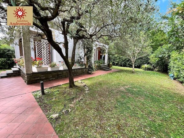 casa indipendente in vendita a Forte dei Marmi