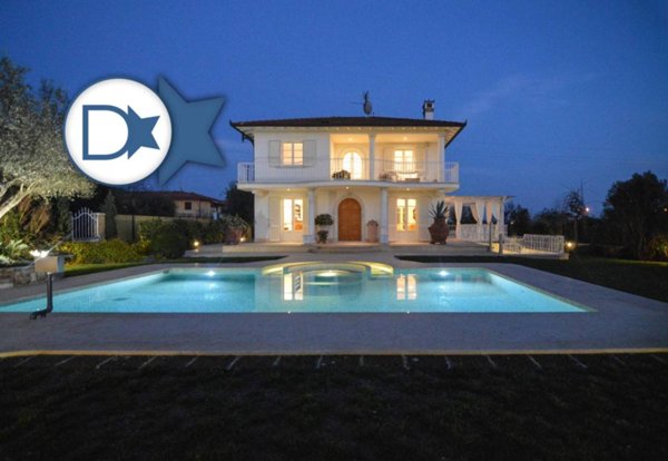 casa indipendente in vendita a Forte dei Marmi in zona Vaiana