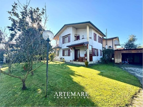 casa indipendente in vendita a Forte dei Marmi