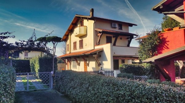 casa indipendente in vendita a Forte dei Marmi