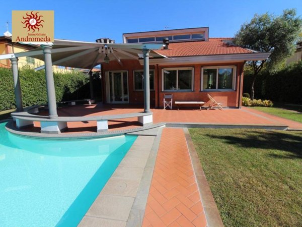 casa indipendente in vendita a Forte dei Marmi