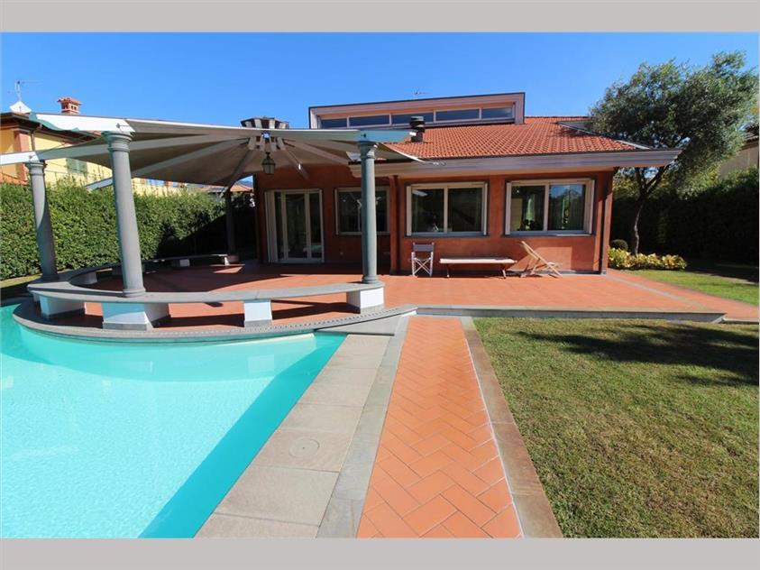 casa indipendente in vendita a Forte dei Marmi in zona Vittoria Apuana