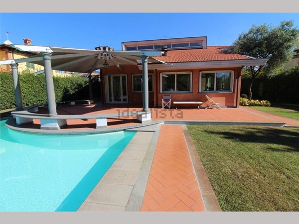casa indipendente in vendita a Forte dei Marmi