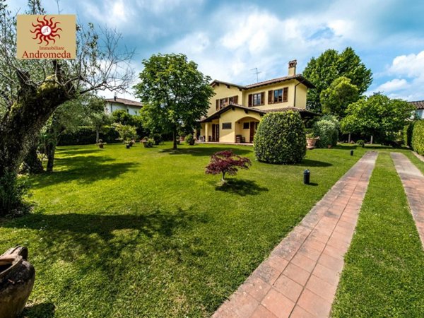 casa indipendente in vendita a Forte dei Marmi