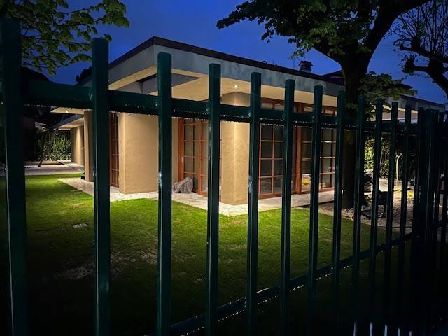 casa indipendente in vendita a Forte dei Marmi in zona Vittoria Apuana