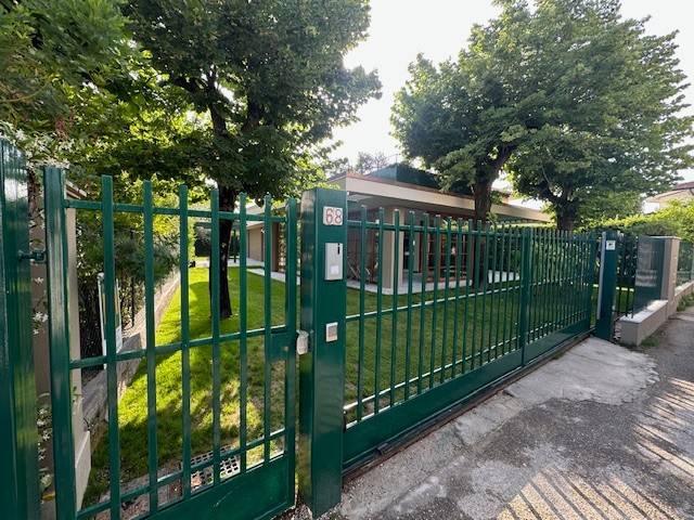 casa indipendente in vendita a Forte dei Marmi in zona Vittoria Apuana