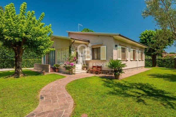 casa indipendente in vendita a Forte dei Marmi