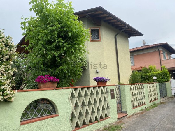 casa indipendente in vendita a Forte dei Marmi