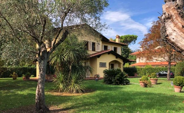casa indipendente in vendita a Forte dei Marmi
