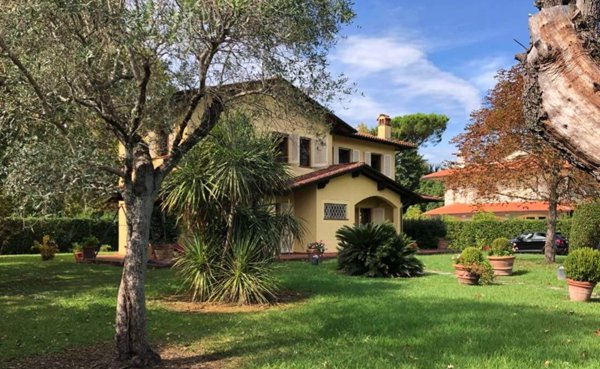 casa indipendente in vendita a Forte dei Marmi