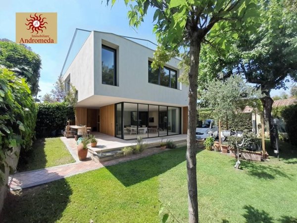 casa indipendente in vendita a Forte dei Marmi