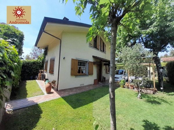 casa indipendente in vendita a Forte dei Marmi