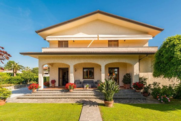 casa indipendente in vendita a Forte dei Marmi in zona Vaiana