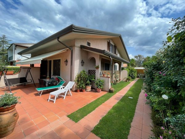 casa indipendente in vendita a Forte dei Marmi