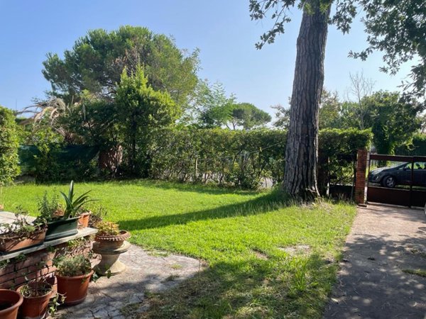 casa indipendente in vendita a Forte dei Marmi in zona Vittoria Apuana