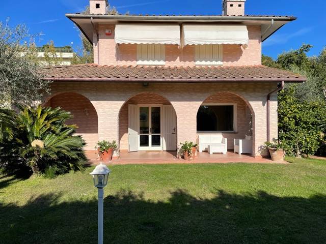 casa indipendente in vendita a Forte dei Marmi