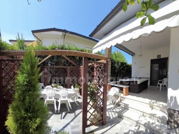 casa indipendente in vendita a Forte dei Marmi