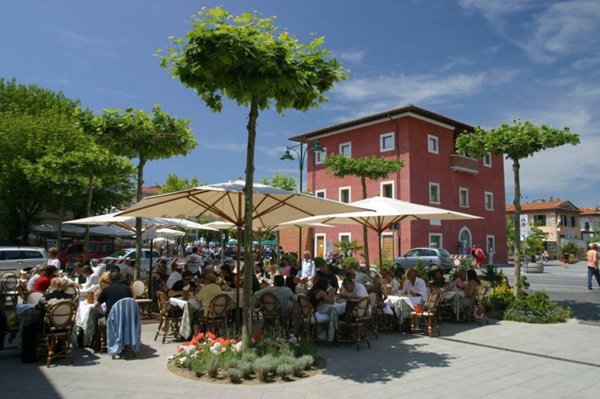 casa indipendente in vendita a Forte dei Marmi in zona Roma Imperiale