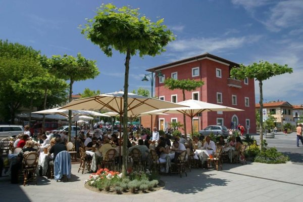 casa indipendente in vendita a Forte dei Marmi in zona Roma Imperiale