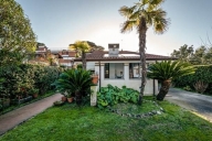 casa indipendente in vendita a Forte dei Marmi in zona Vittoria Apuana
