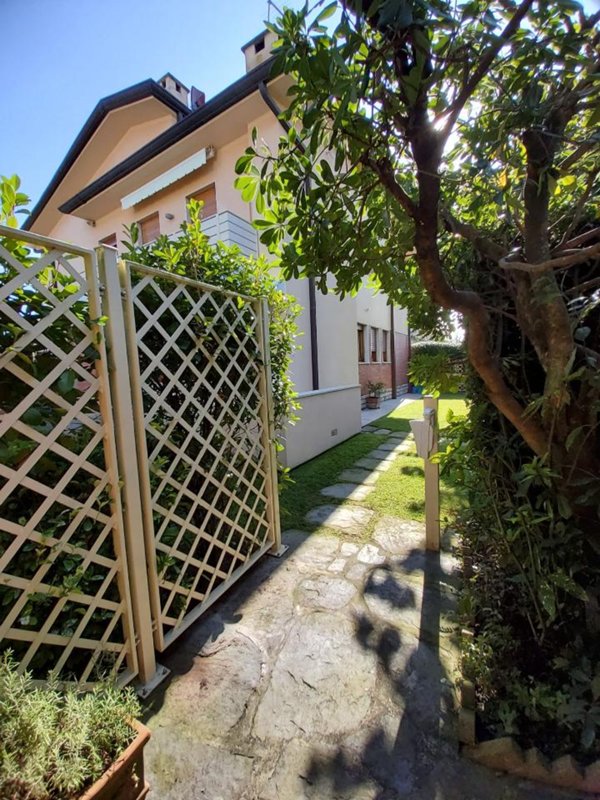 casa indipendente in vendita a Forte dei Marmi