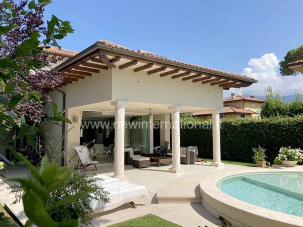 casa indipendente in vendita a Forte dei Marmi in zona Vittoria Apuana