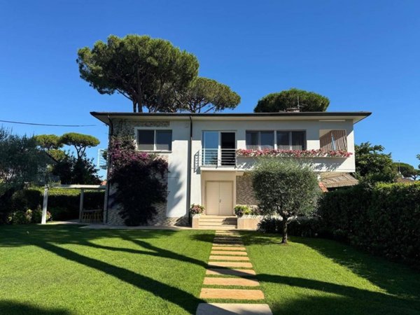casa indipendente in vendita a Forte dei Marmi