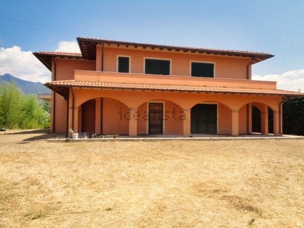 casa indipendente in vendita a Forte dei Marmi in zona Vittoria Apuana
