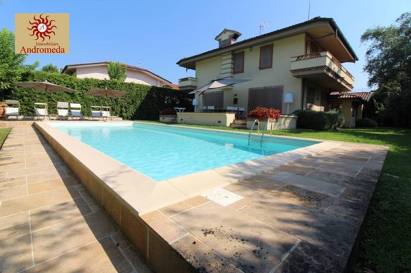 casa indipendente in vendita a Forte dei Marmi