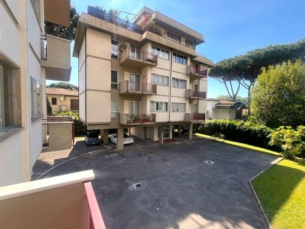 appartamento in vendita a Forte dei Marmi in zona Vittoria Apuana