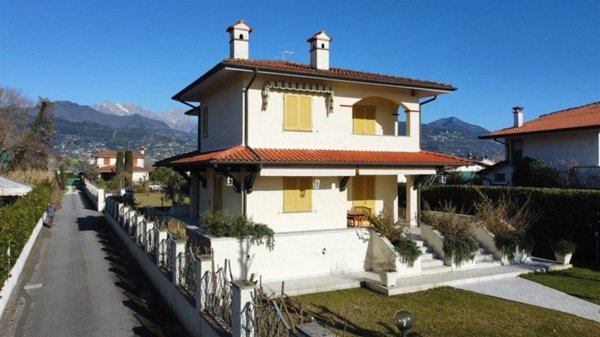 casa indipendente in vendita a Forte dei Marmi