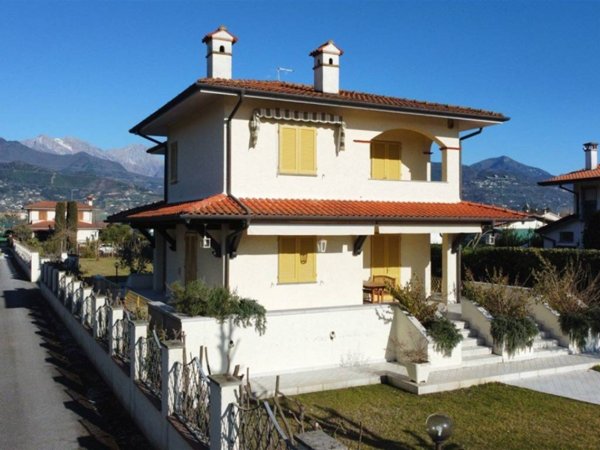 casa indipendente in vendita a Forte dei Marmi