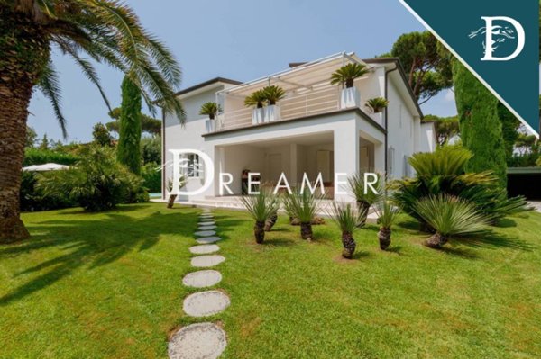 casa indipendente in vendita a Forte dei Marmi in zona Roma Imperiale