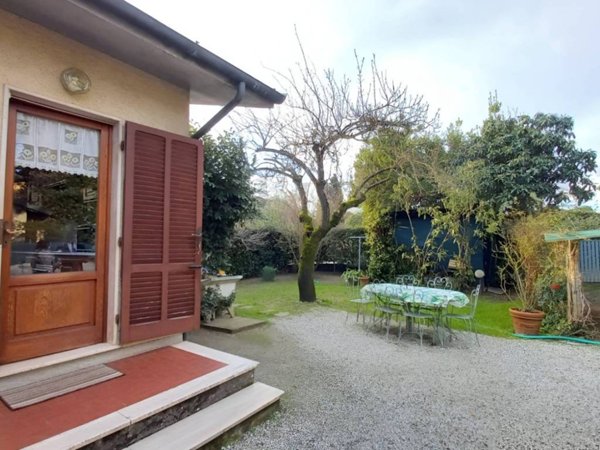 casa indipendente in vendita a Forte dei Marmi in zona Vittoria Apuana