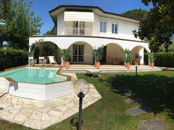 casa indipendente in vendita a Forte dei Marmi