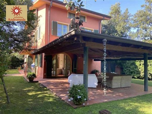 casa indipendente in vendita a Forte dei Marmi