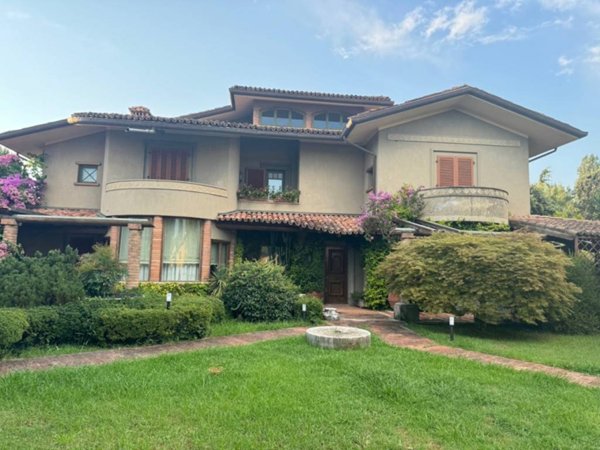 casa indipendente in vendita a Forte dei Marmi in zona Roma Imperiale