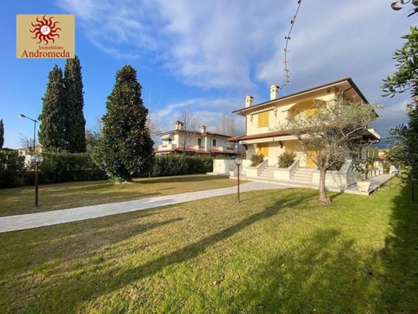 casa indipendente in vendita a Forte dei Marmi