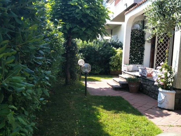 casa indipendente in vendita a Forte dei Marmi