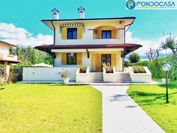 casa indipendente in vendita a Forte dei Marmi