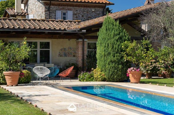 casa indipendente in vendita a Forte dei Marmi