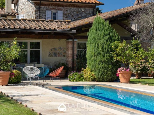 casa indipendente in vendita a Forte dei Marmi
