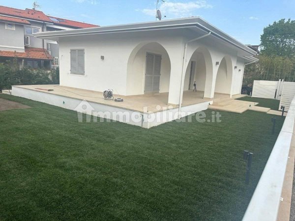 casa indipendente in vendita a Forte dei Marmi