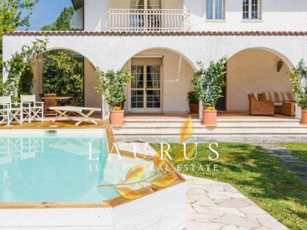 casa indipendente in vendita a Forte dei Marmi