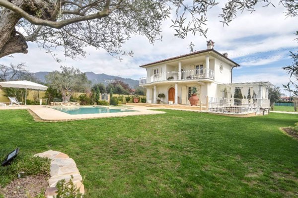 casa indipendente in vendita a Forte dei Marmi