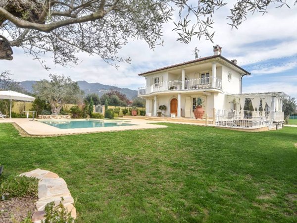 casa indipendente in vendita a Forte dei Marmi in zona Vaiana