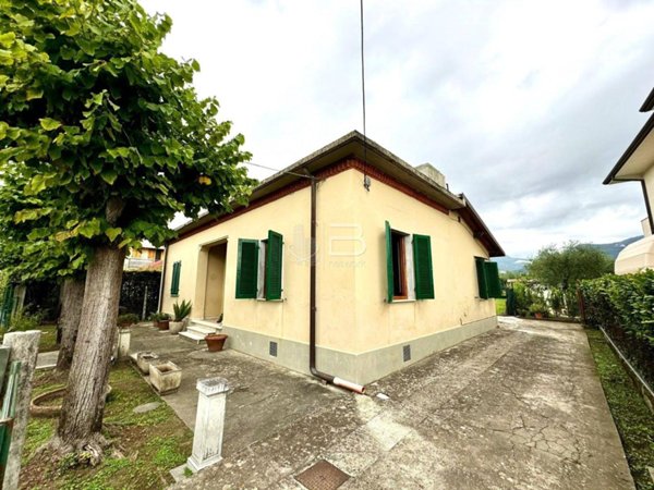 casa indipendente in vendita a Forte dei Marmi in zona Vaiana