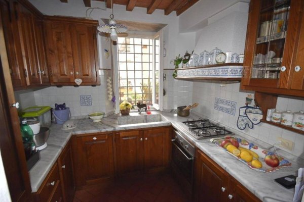 casa indipendente in vendita a Forte dei Marmi in zona Vaiana