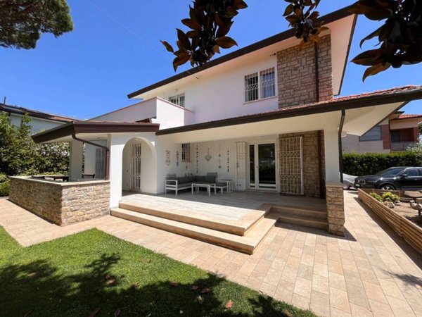casa indipendente in vendita a Forte dei Marmi
