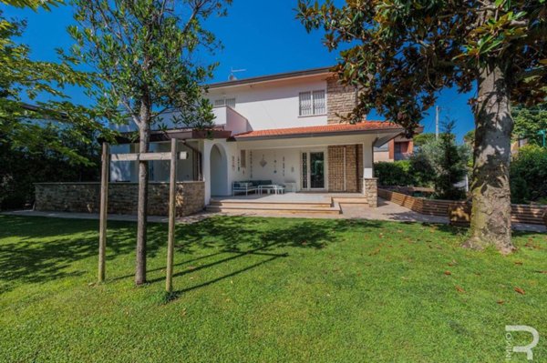 casa indipendente in vendita a Forte dei Marmi